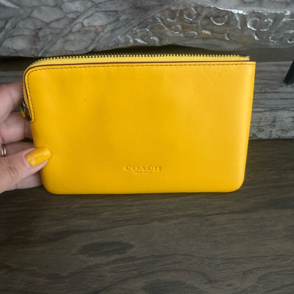 RARE Coach x Disney - Mickey Mouse Wristlet - Picture 2 of 5